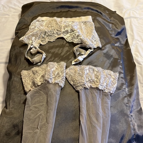 ivory fogal garter belt size small - Picture 2 of 2
